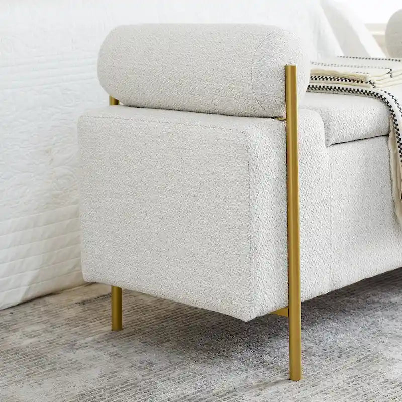 Banc de rangement Harper en lin avec accoudoirs cylindriques et pieds en métal doré