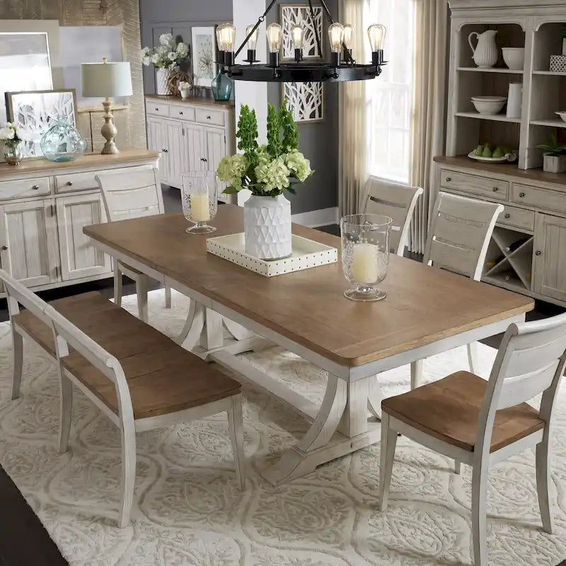 Table de salle à manger avec tréteaux, chaises et banc blanc antique, style ferme revisité