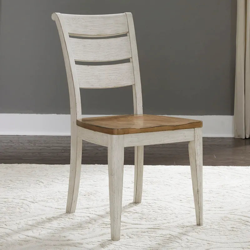 Table de salle à manger avec tréteaux, chaises et banc blanc antique, style ferme revisité