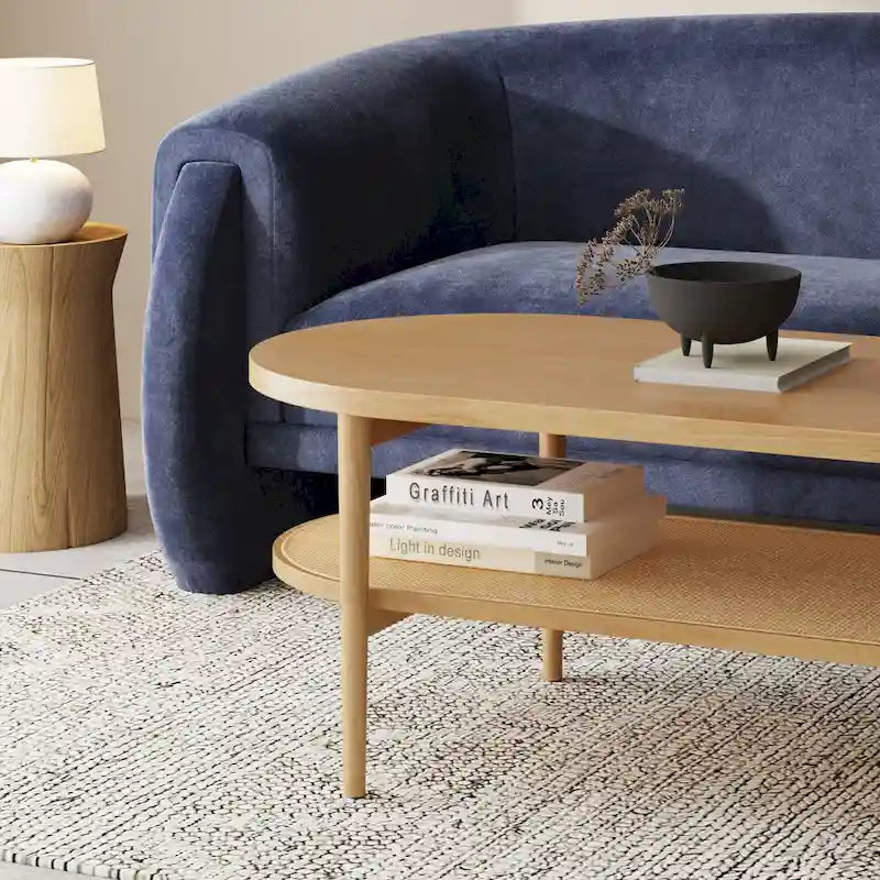 Table basse ovale à 2 niveaux Sonia Bohemian en bois clair avec étagère de rangement en rotin