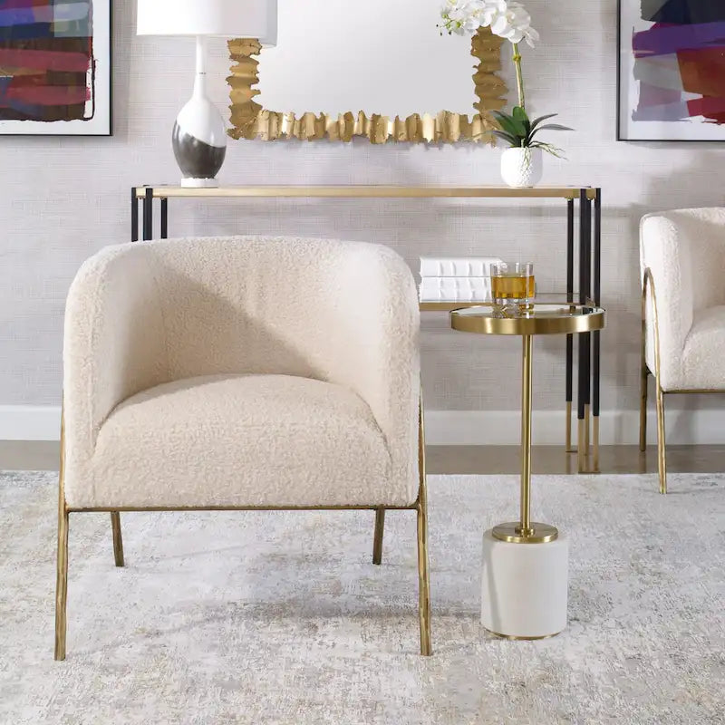 Fauteuil d'appoint Jacobsen blanc cassé et peau de mouton - 27L x 28,5H x 27P