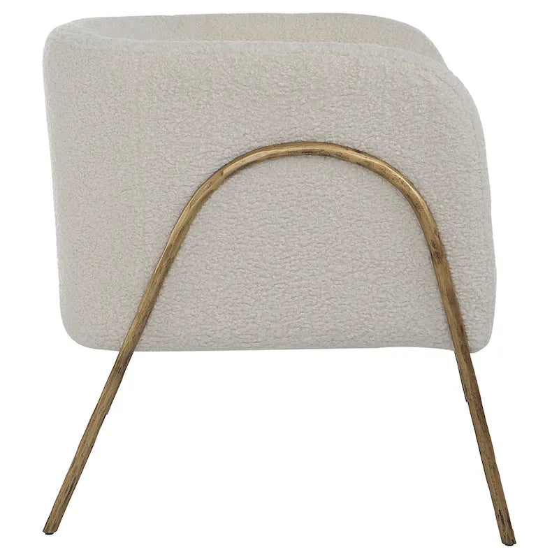 Fauteuil d'appoint Jacobsen blanc cassé et peau de mouton - 27L x 28,5H x 27P
