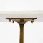 Table d'appoint rectangulaire à plateau en marbre blanc et piètement en métal doré - 17,3 L x 11,3 l x 22,8 H