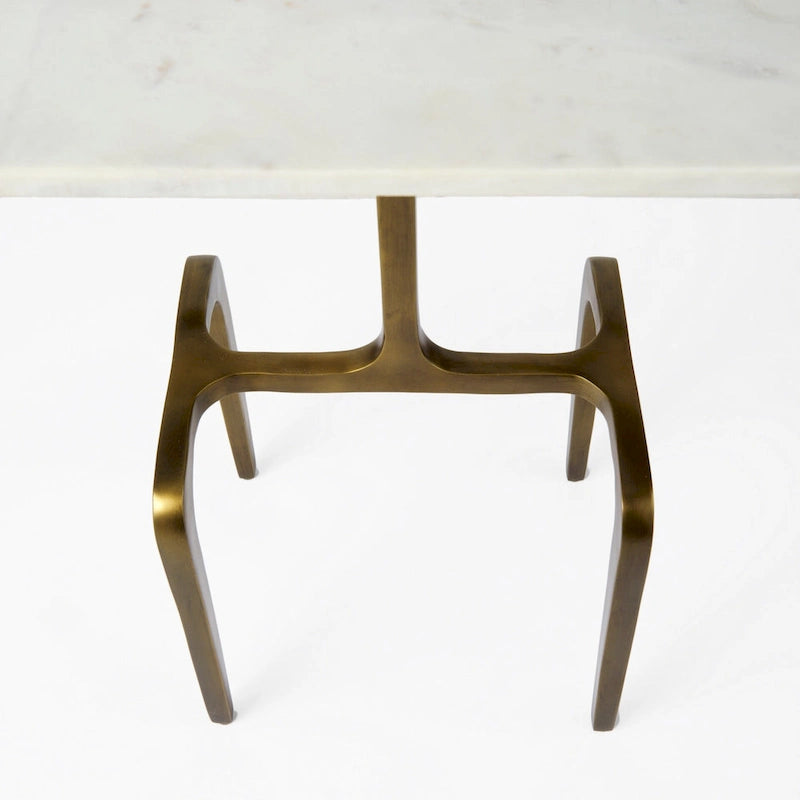 Table d'appoint rectangulaire à plateau en marbre blanc et piètement en métal doré - 17,3 L x 11,3 l x 22,8 H