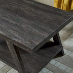 Table basse contemporaine en bois avec étagère