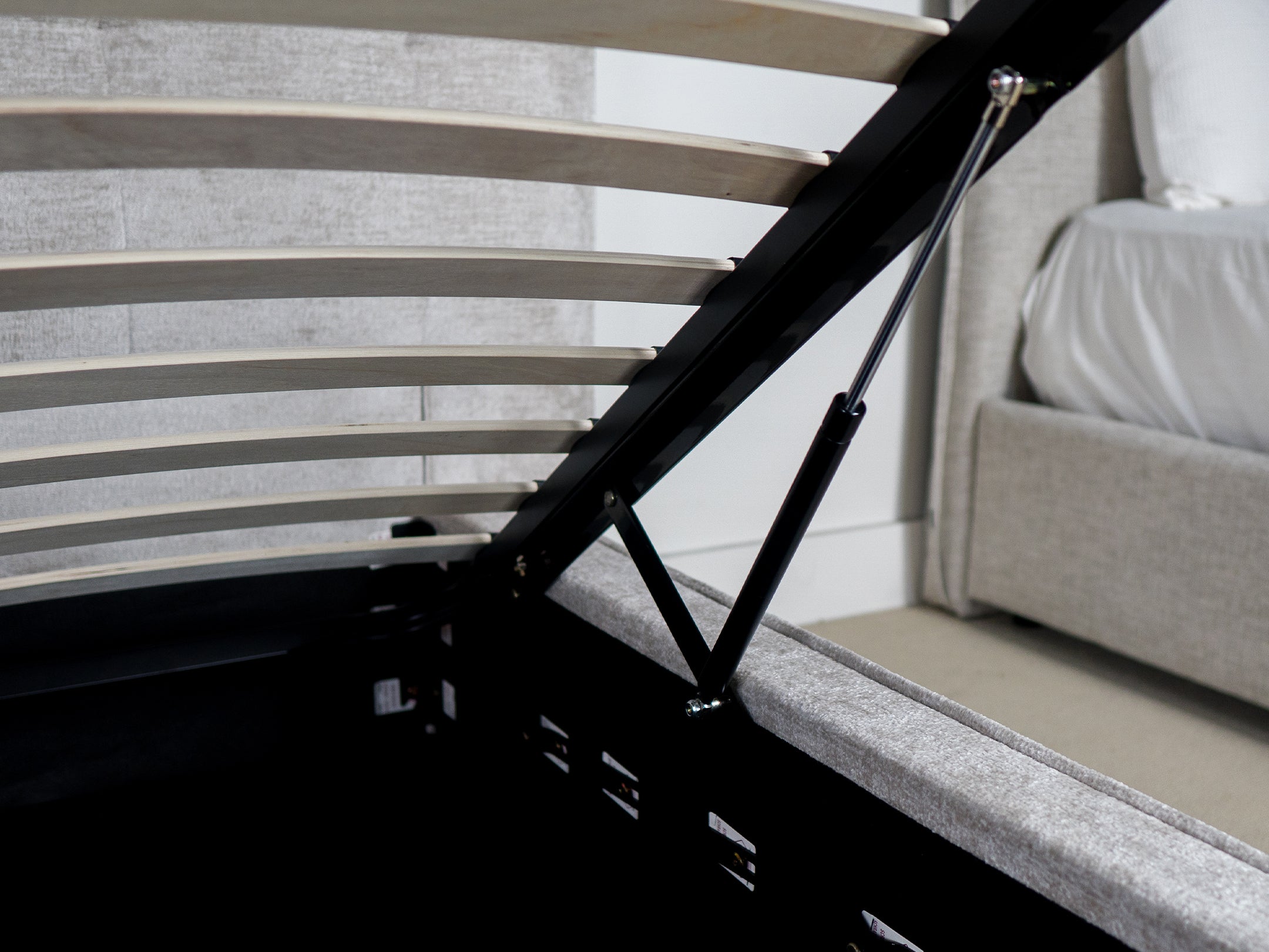 Cotton Upholstered Storage Bed with Lift-Up Compartment for Bedroom